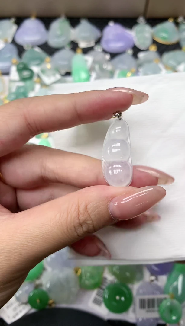 颈饰18K金镶嵌翡翠111111111111