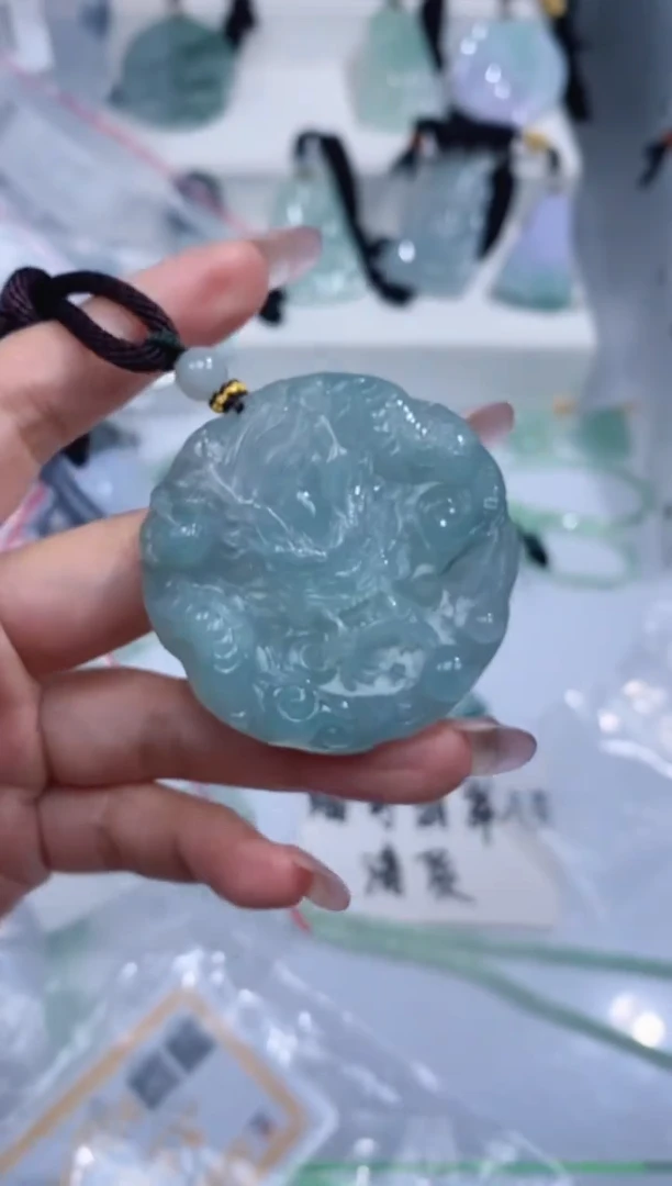 颈饰未镶嵌翡翠吊坠