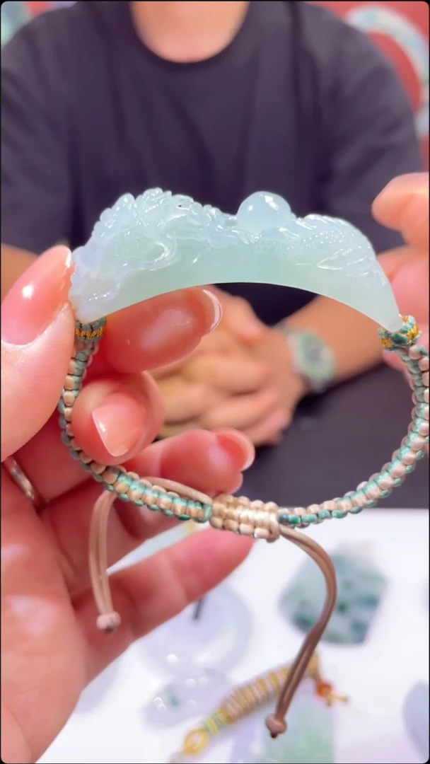 定制翡翠未镶嵌手牌