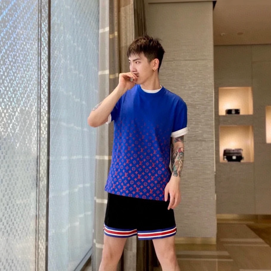 99新 LouisVuitton/路易威登 蓝色渐变短袖/尺码m/000151