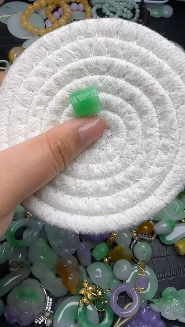 颈饰未镶嵌翡翠缅甸翡翠吊坠