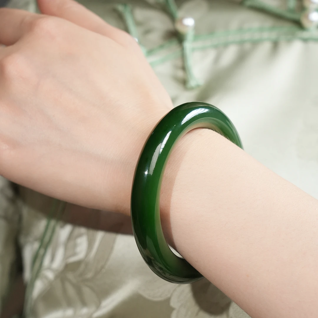 「国玉和田玉｜碧玉手镯」绿色时尚老坑料满绿菠菜绿玉镯子帝王绿