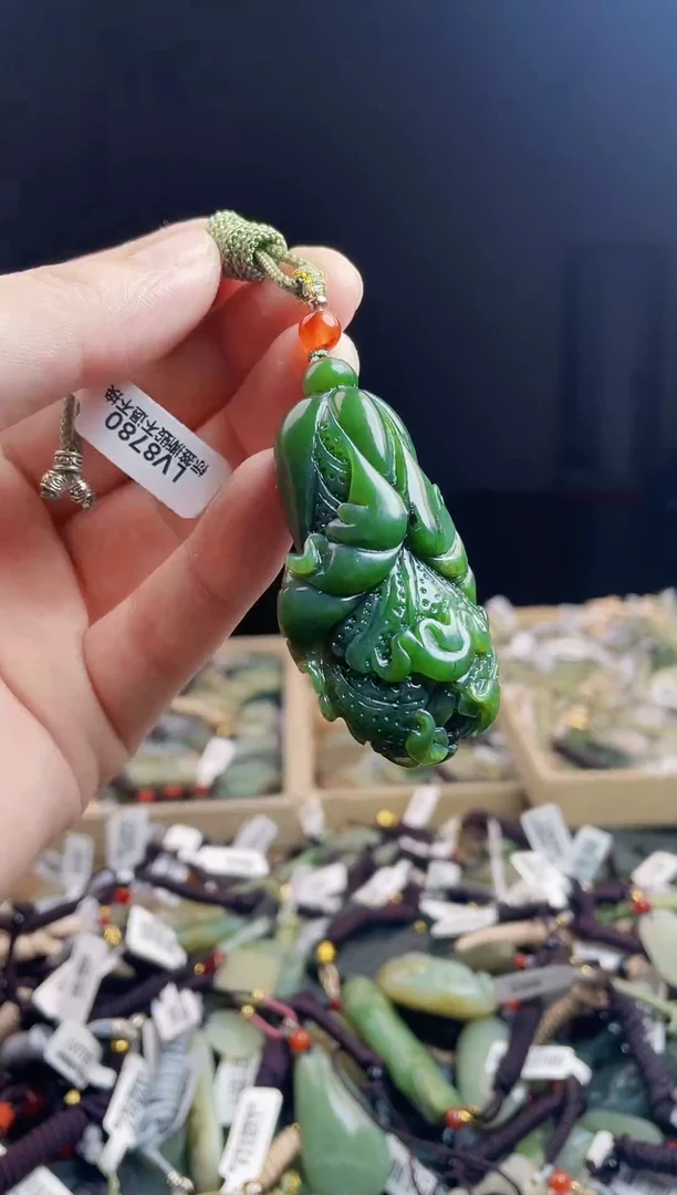 颈饰未镶嵌和田玉1