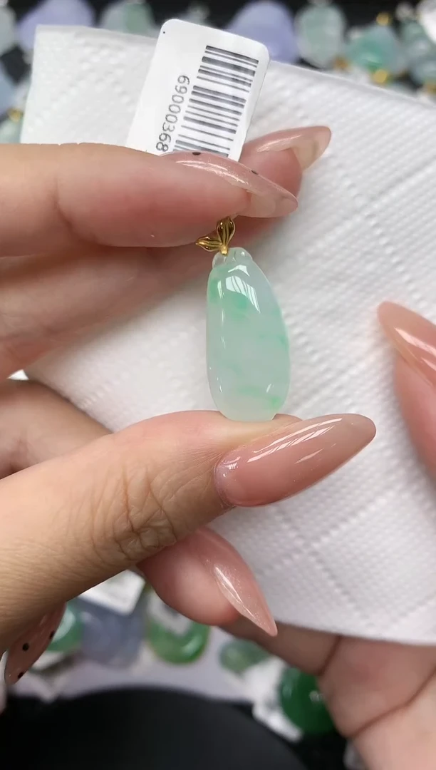 颈饰18K金镶嵌翡翠1111111111