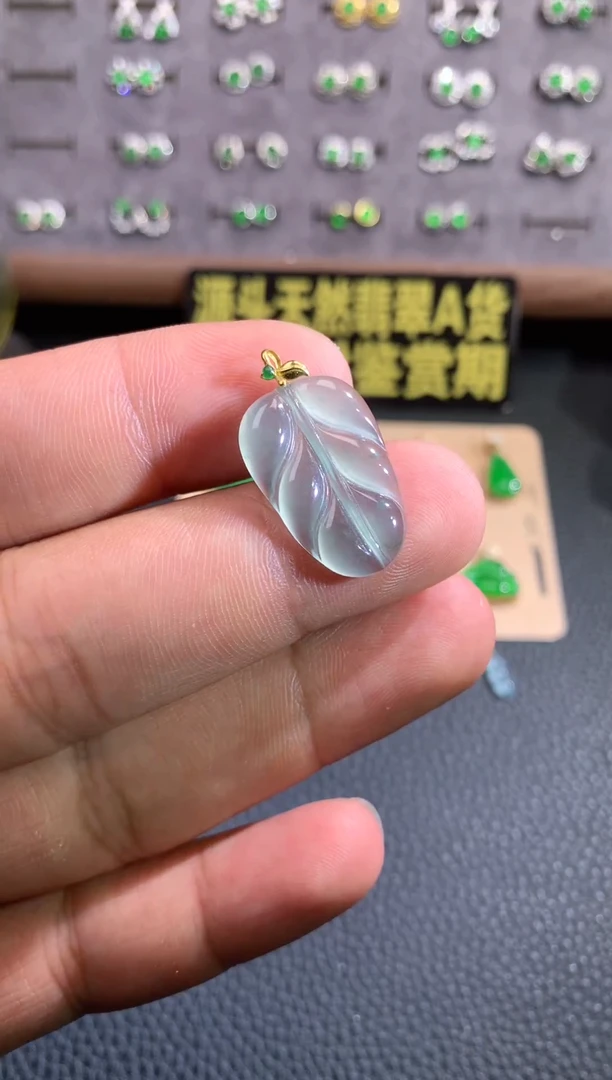 颈饰18K金镶嵌翡翠天然翡翠A货，福利价