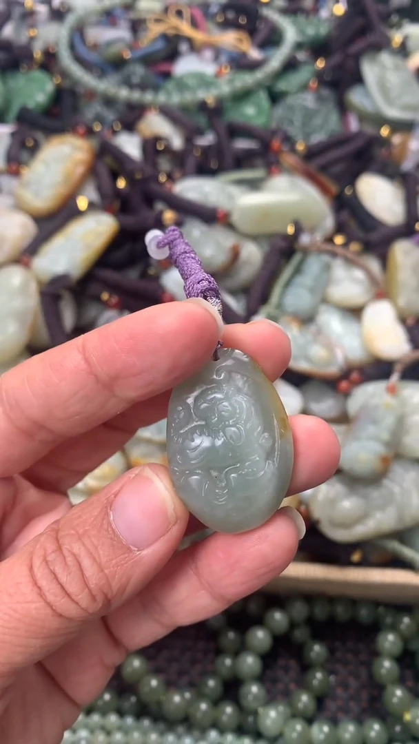 【闪购商品】和田玉颈饰未镶嵌多样性发货没有证书拍一发一有瑕