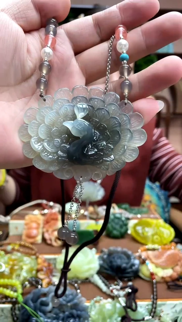 未镶嵌岫玉颈饰·