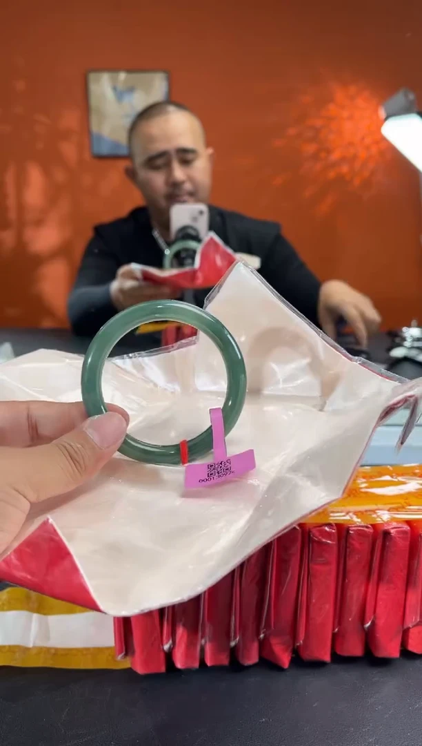 未镶嵌手镯翡翠翡翠手镯