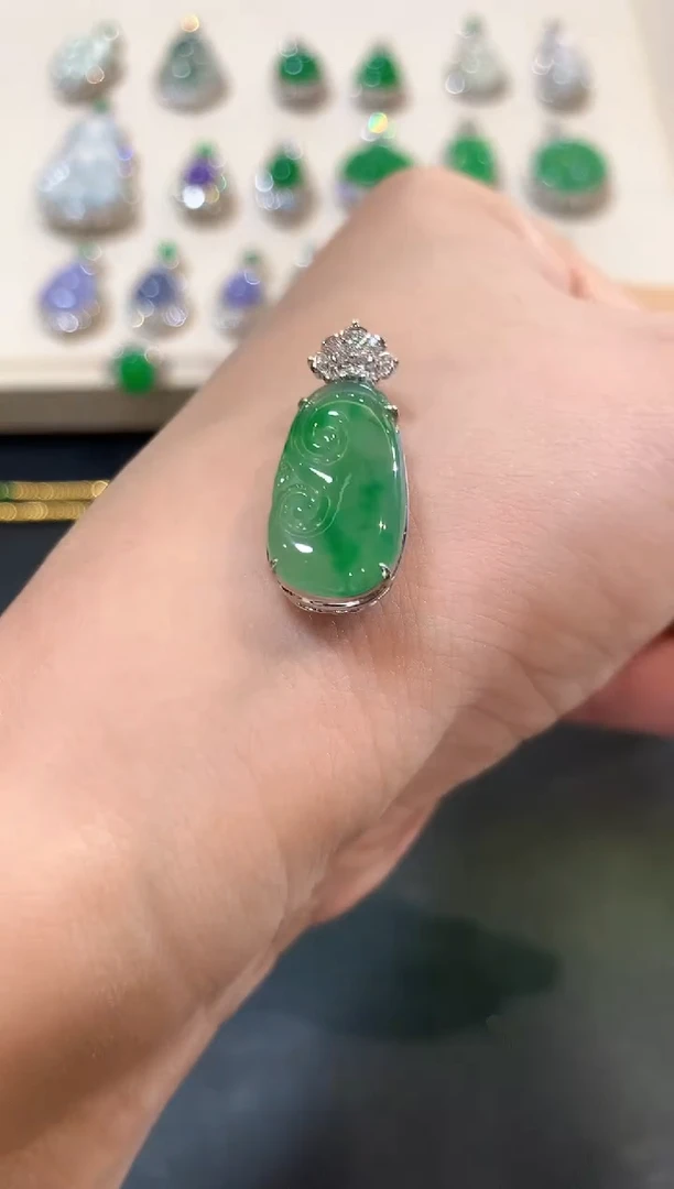 翡翠18K金镶嵌吊坠(不含链)b31