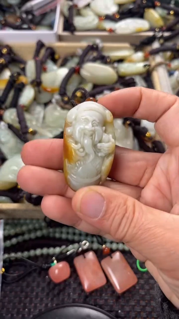 【闪购商品】和田玉颈饰未镶嵌多样性发货没有证书拍一发一有瑕