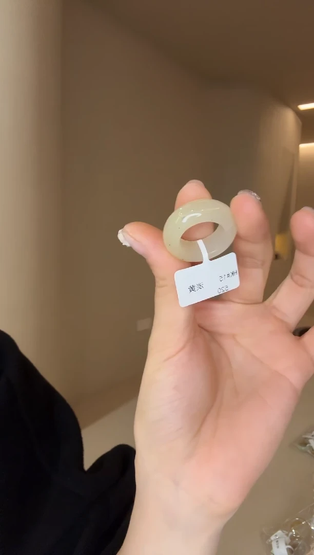 未镶嵌戒指和田玉15码淡黄