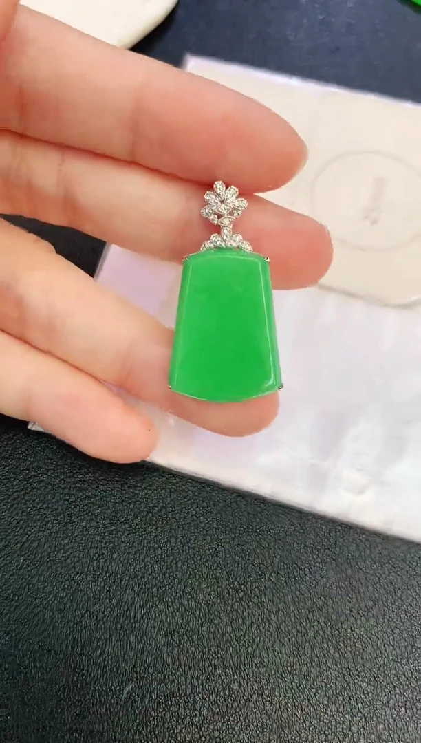 翡翠18K金镶嵌颈饰赠礼盒证书 麦麦