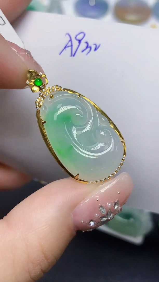 颈饰18K金镶嵌翡翠天然缅甸翡翠A货翡翠百元以上9元证书费自理