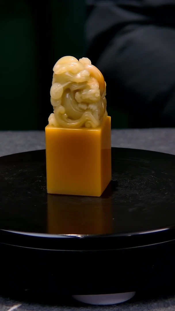 【闪购商品】青田石菜花黄瑞兽钮