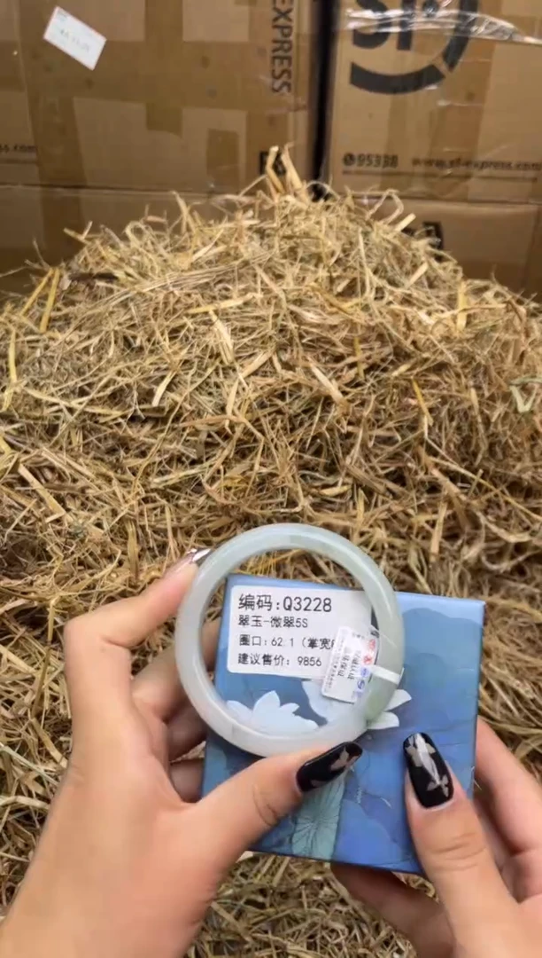 未镶嵌手镯石英质玉Q3228-62.1