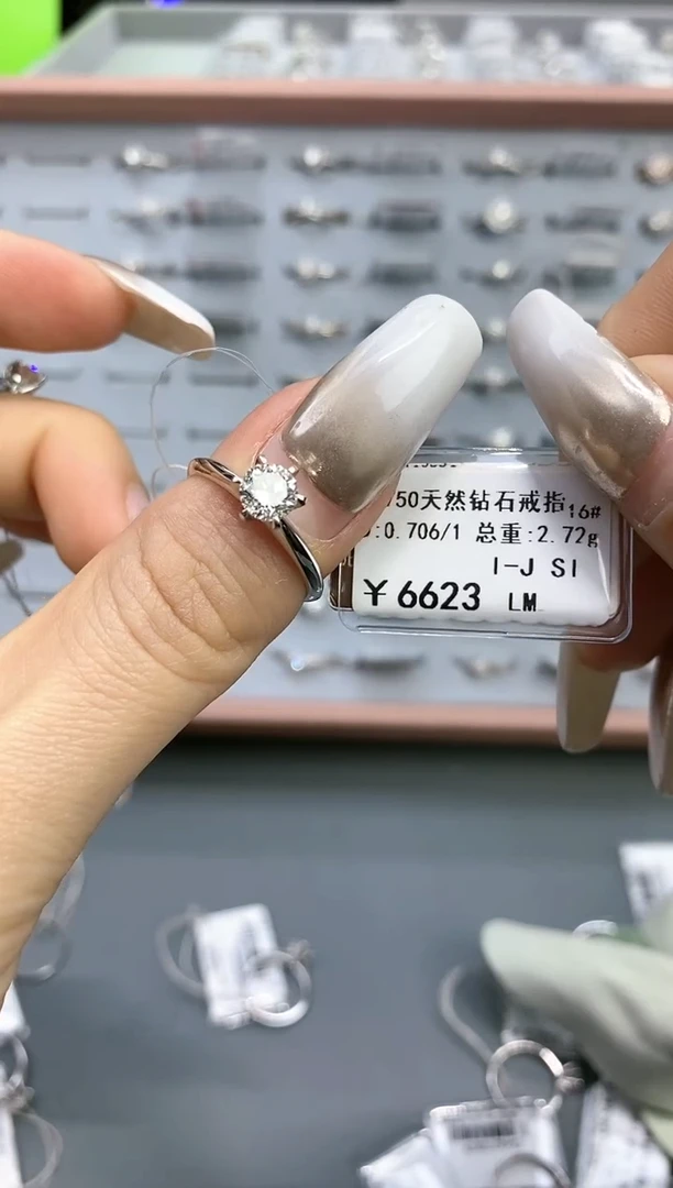 【闪购商品】钻石戒指/指环18K金镶嵌剪标不退换