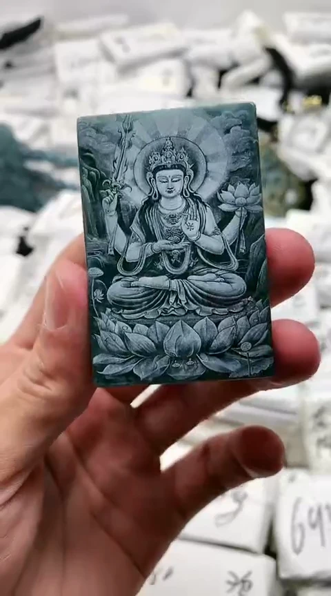 翡翠未镶嵌颈饰虚空藏 虎