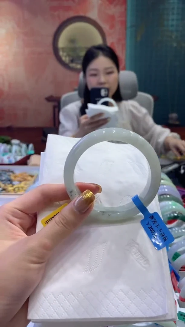 翡翠手镯未镶嵌多人08532