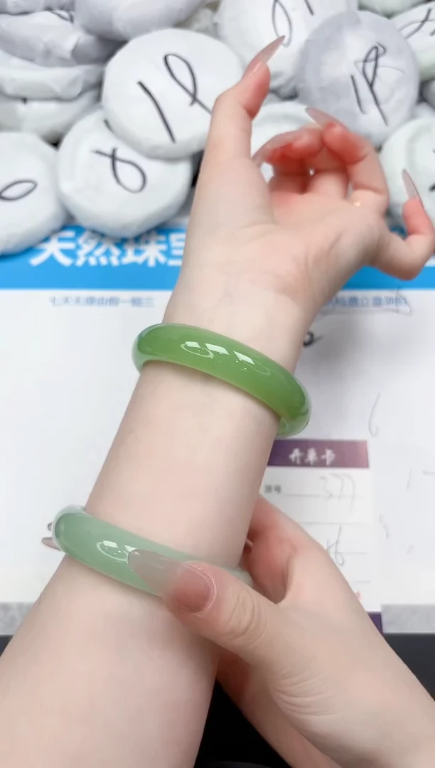 未镶嵌手镯石英质玉377-56