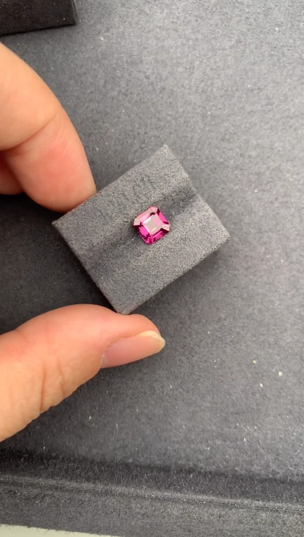 未镶嵌珠宝半成品石榴石1.5ct镁铝榴石  GH 定制
