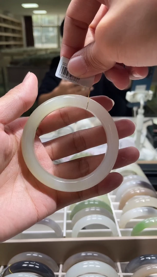 未镶嵌手镯和田玉56-57圈口 0901