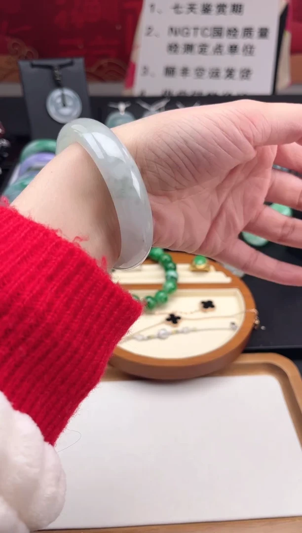 【闪购商品】翡翠手镯未镶嵌手镯