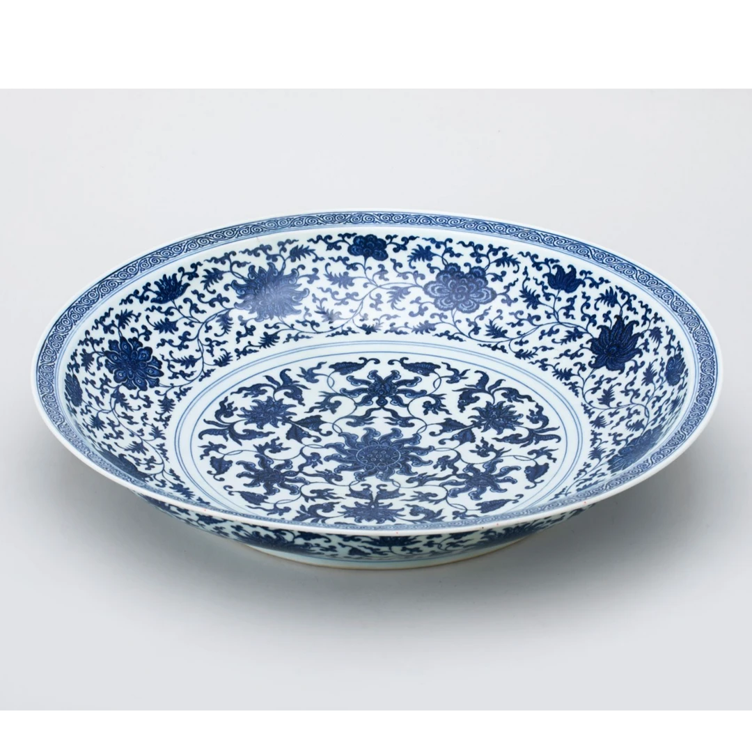 【拍卖】21、青花缠枝花卉宝相团花纹折沿盘