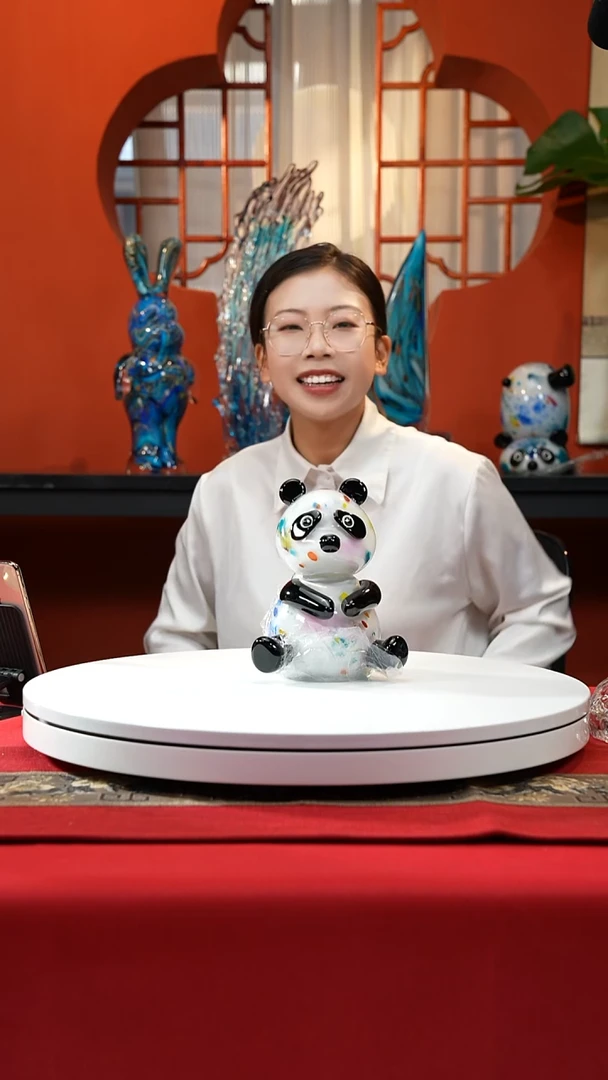 手工艺品琉璃周*兒大熊猫