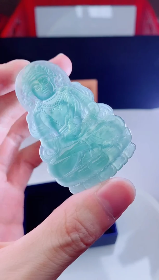 颈饰未镶嵌翡翠   `