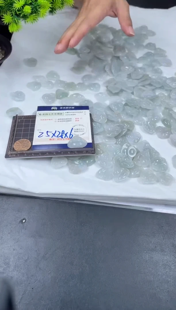 翡翠挂件未镶嵌佛公FL04/多样性发其一CP配绳