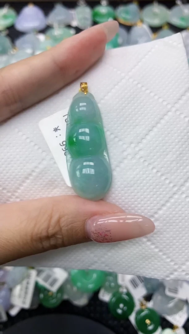 颈饰18K金镶嵌翡翠1111111111