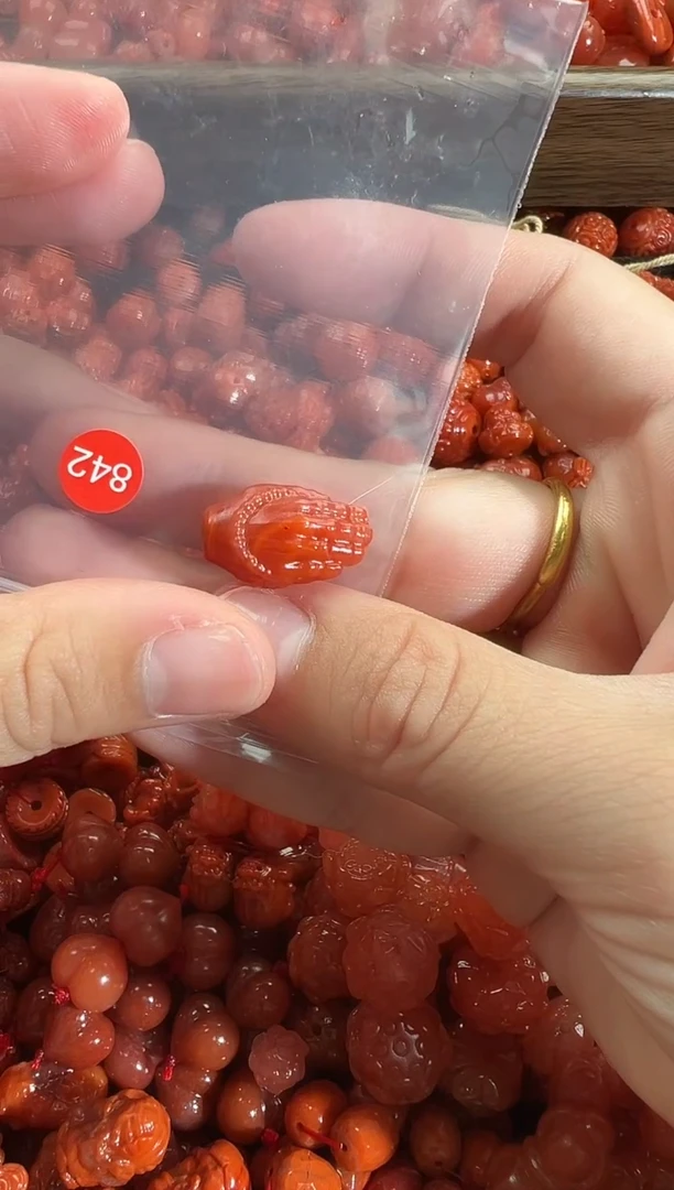 颈饰未镶嵌南红玛瑙1