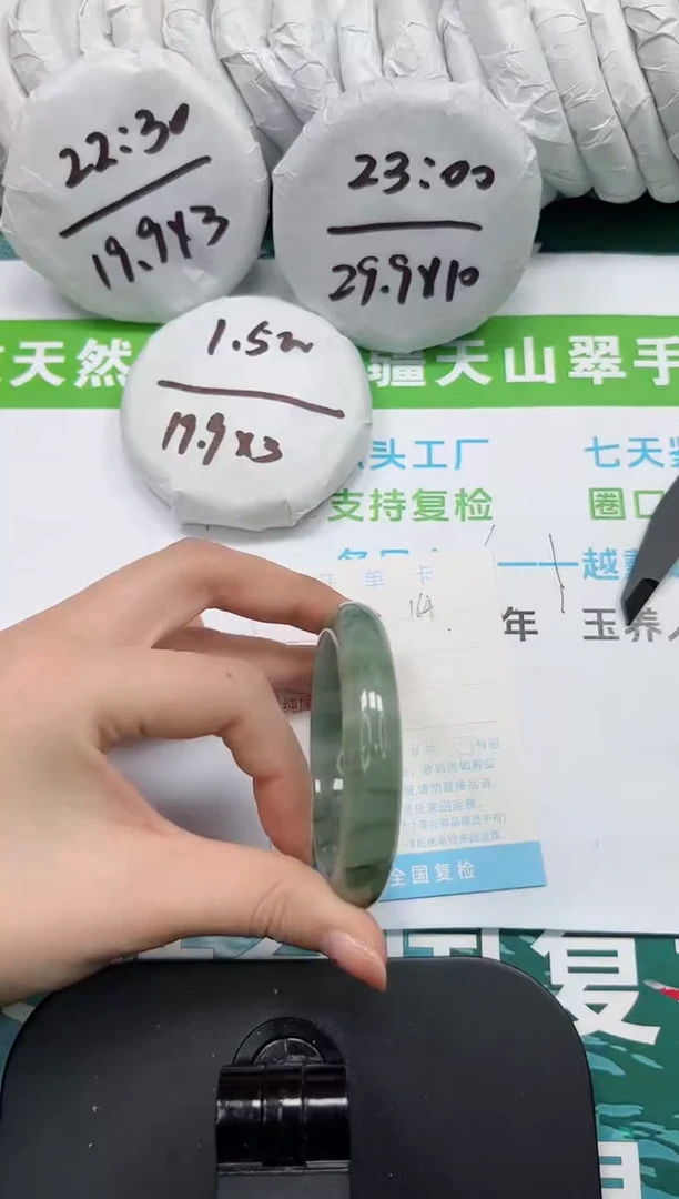 【闪购商品】石英质玉手镯未镶嵌k164-54