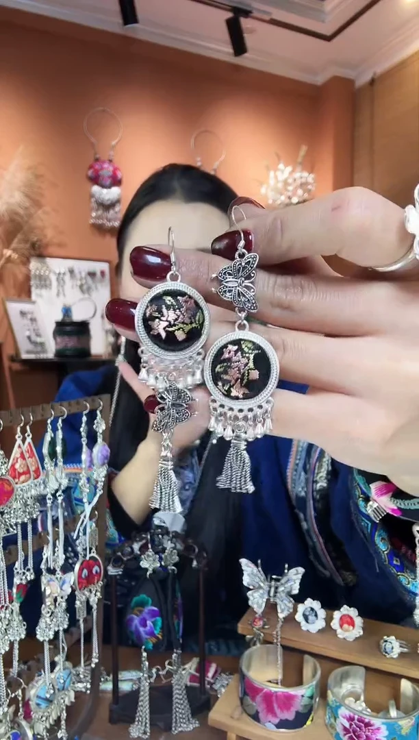 【闪购商品】刺绣纯手工民族风耳环