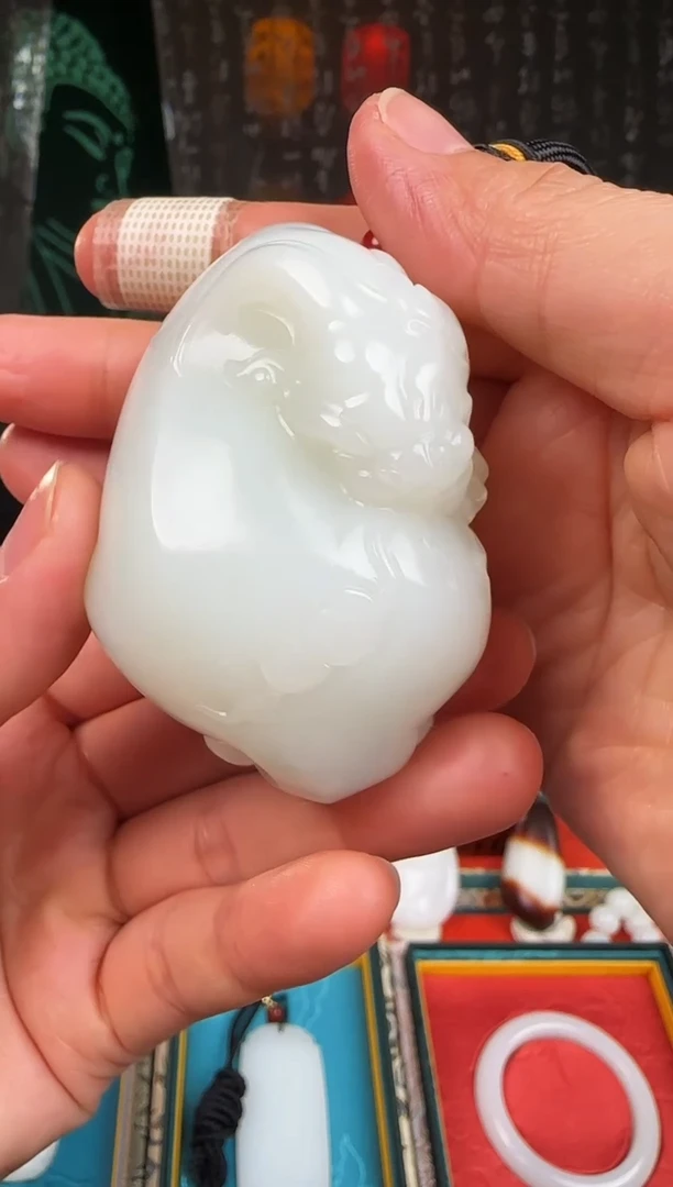 未镶嵌和田玉把件貔貅