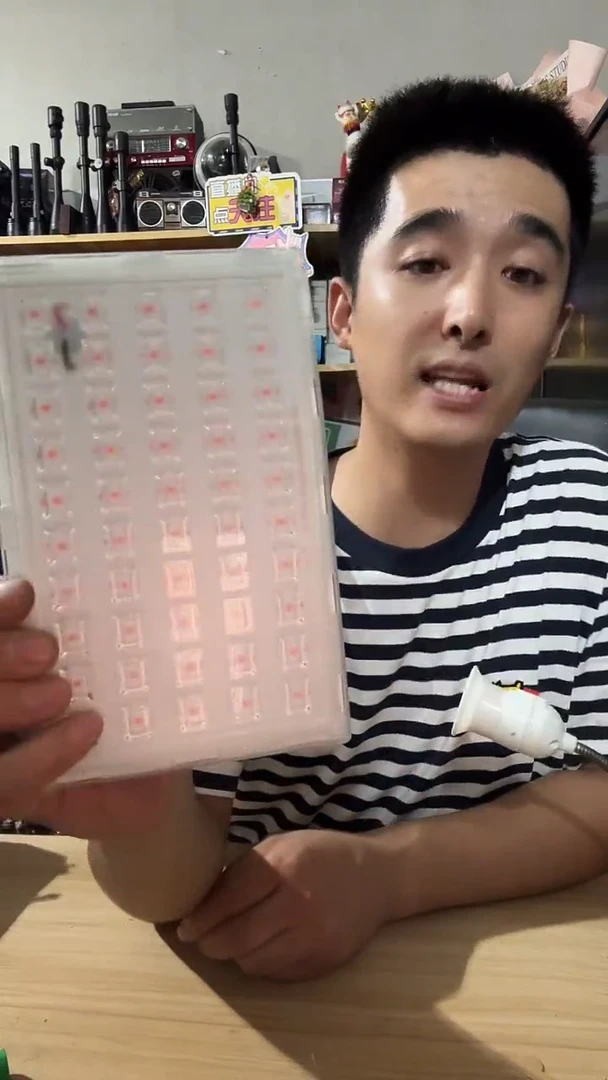 蚂蚁系列红色灯光744