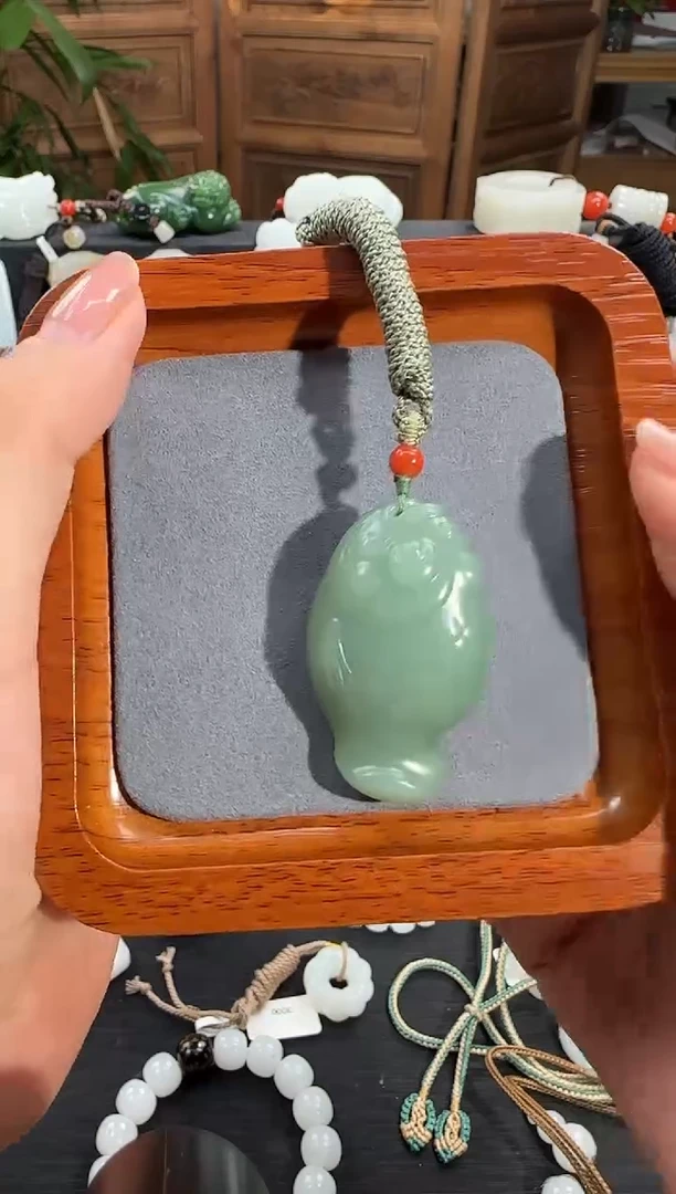 颈饰未镶嵌和田玉鱼