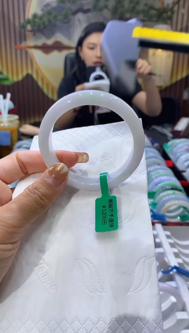 翡翠手镯未镶嵌多人09596