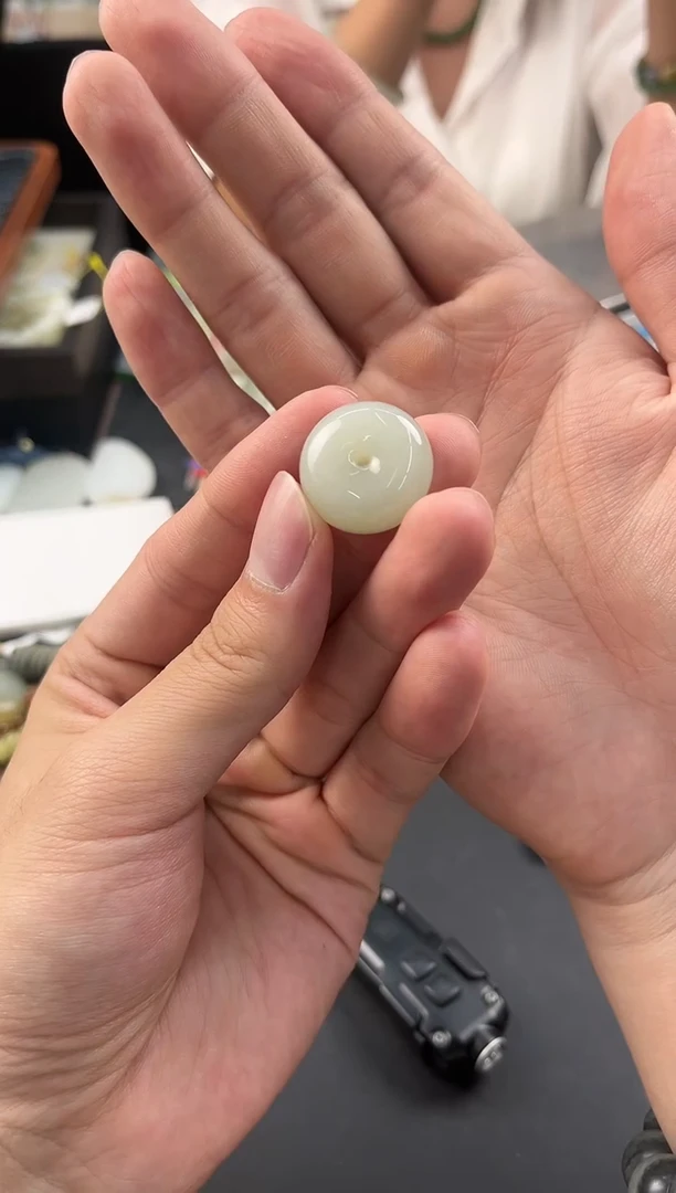 手串未镶嵌和田玉且末金山暖白平安扣微色差