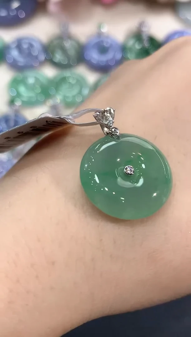 吊坠(不含链)18K金镶嵌翡翠冬日珠宝Q70