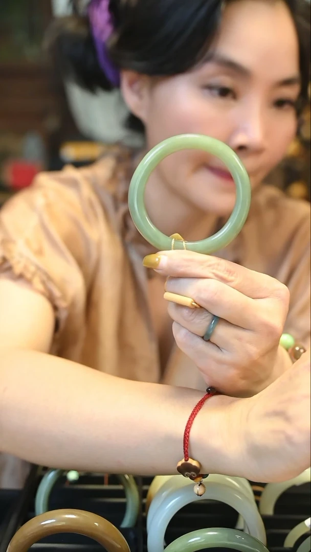 和田玉手镯未镶嵌南*菌 定向 南山菌