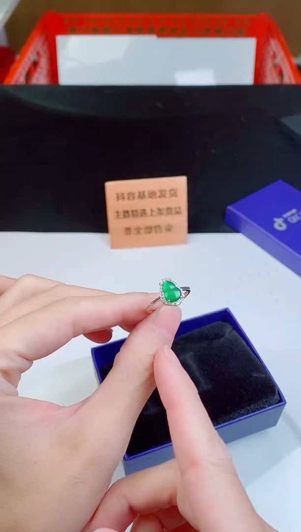 颈饰未镶嵌翡翠   ·