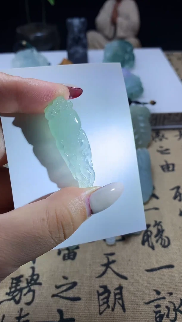 颈饰未镶嵌翡翠人参