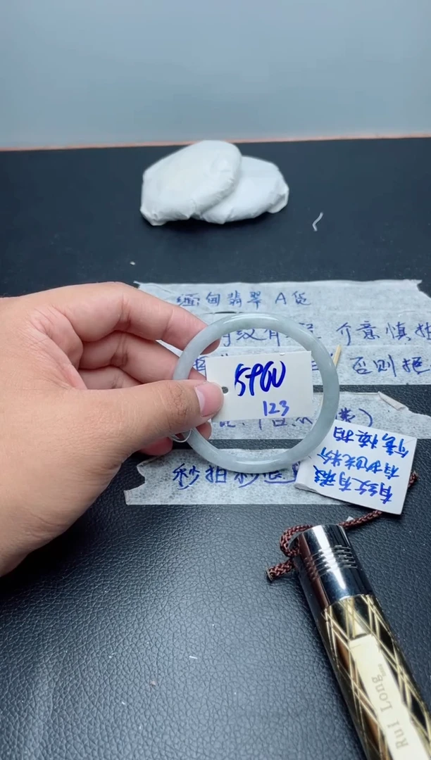 翡翠手镯未镶嵌123