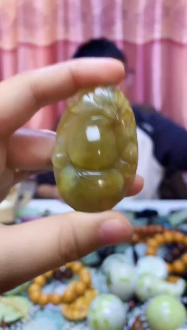 未镶嵌蛇纹石玉挂件