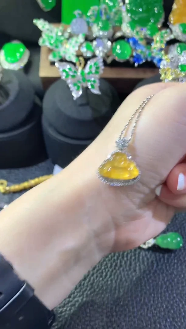 吊坠(不含链)18K金镶嵌翡翠A40