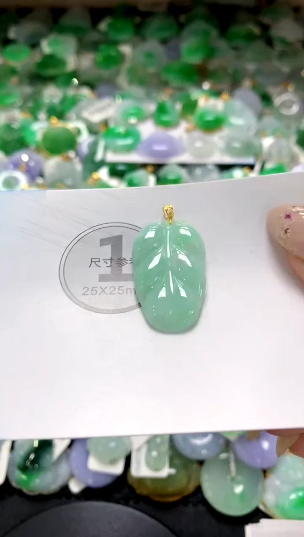 翡翠18K金镶嵌颈饰1111111111111111