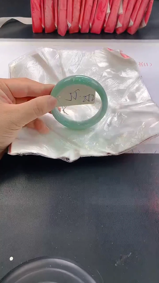 未镶嵌手镯翡翠252