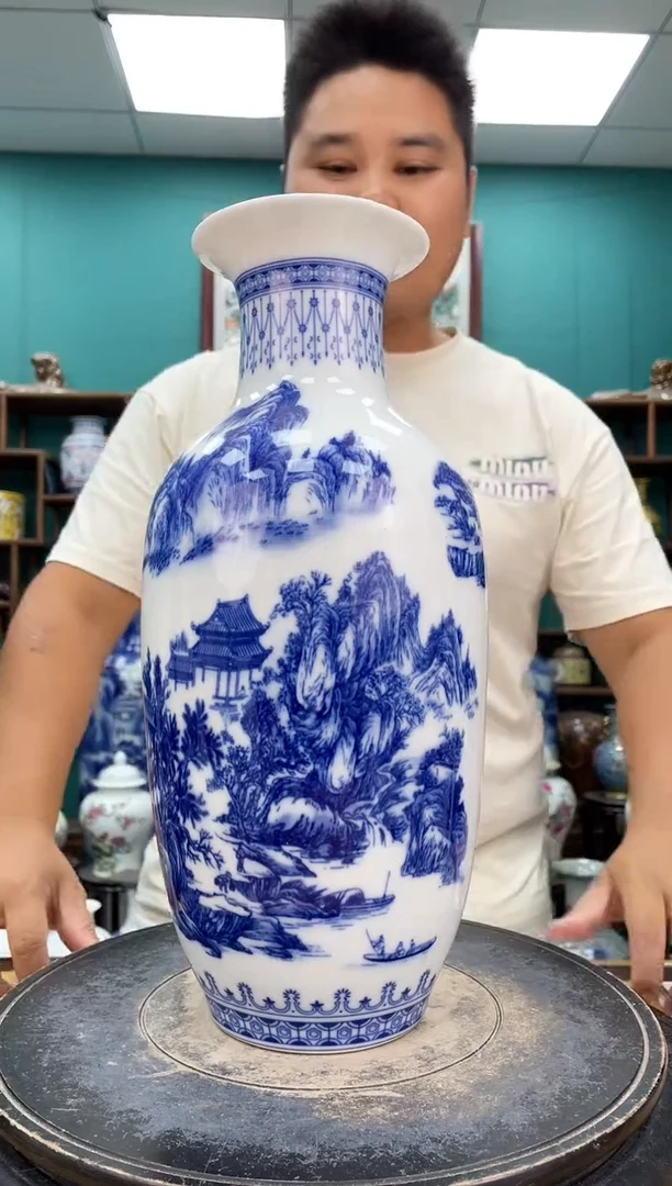 摆件青花山水陶瓷摆件
