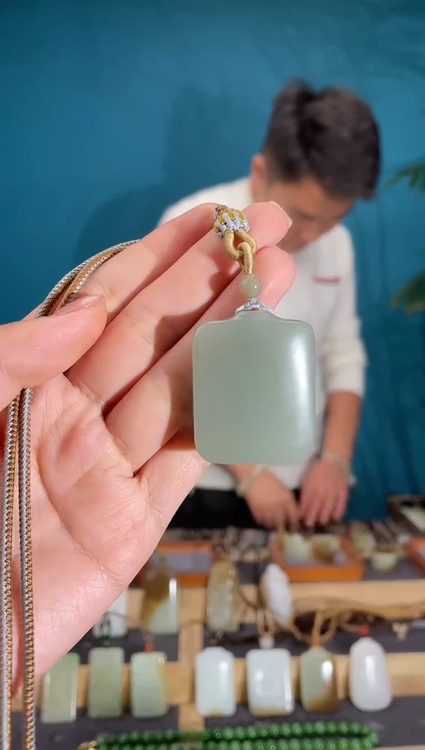 颈饰未镶嵌和田玉1